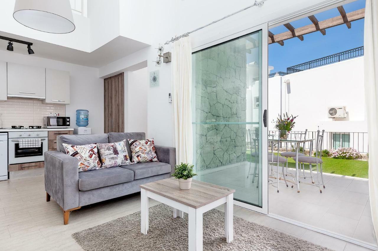 Seaview Selvi Village Apt Vasilia Екстер'єр фото
